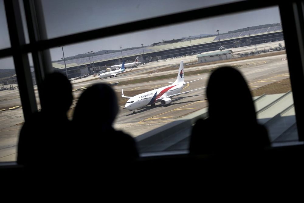 PRISILNO SLETANJE: Opet u problemu, avion Malezija erlajnsa tokom leta ostao bez struje!