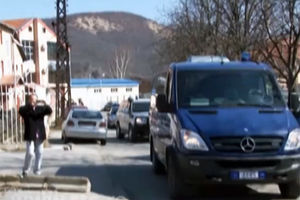 KOSOVSKA MITROVICA: Zapaljen automobil Srbina