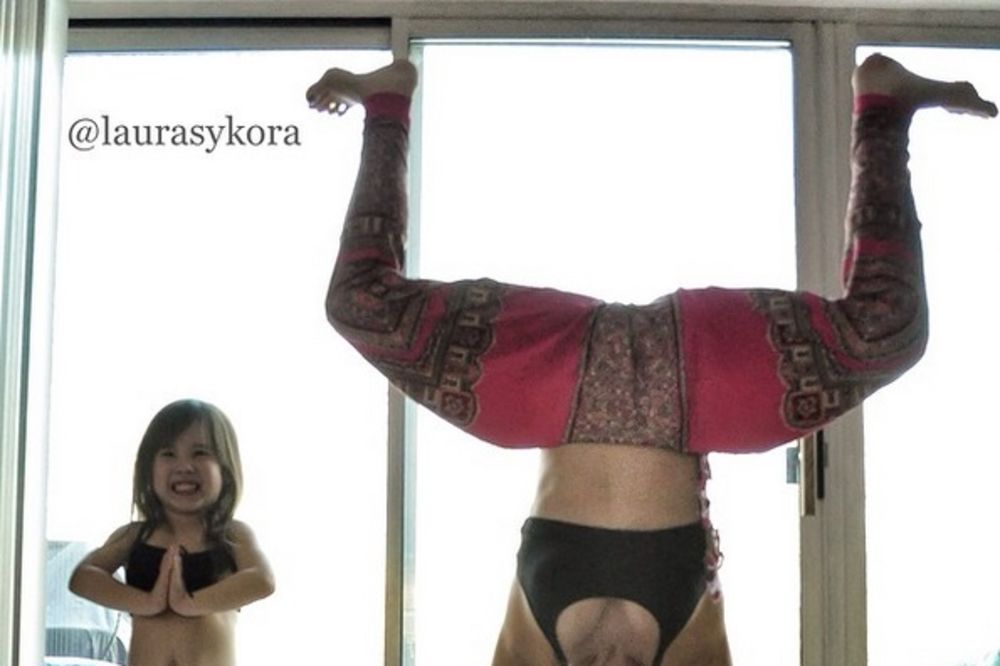 INSTAGRAM SENZACIJE: Majka i ćerka uživaju u jogi