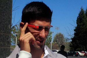 FUTURISTIČKI: Novak oduševljen Gugl naočarima