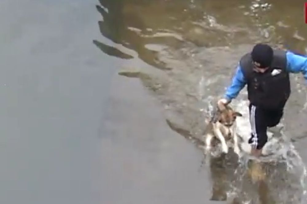 OVAKO SE ZAHVALJUJE IZ SRCA: Spasli psa iz ledene vode, on im poklonio nešto najdragocenije...