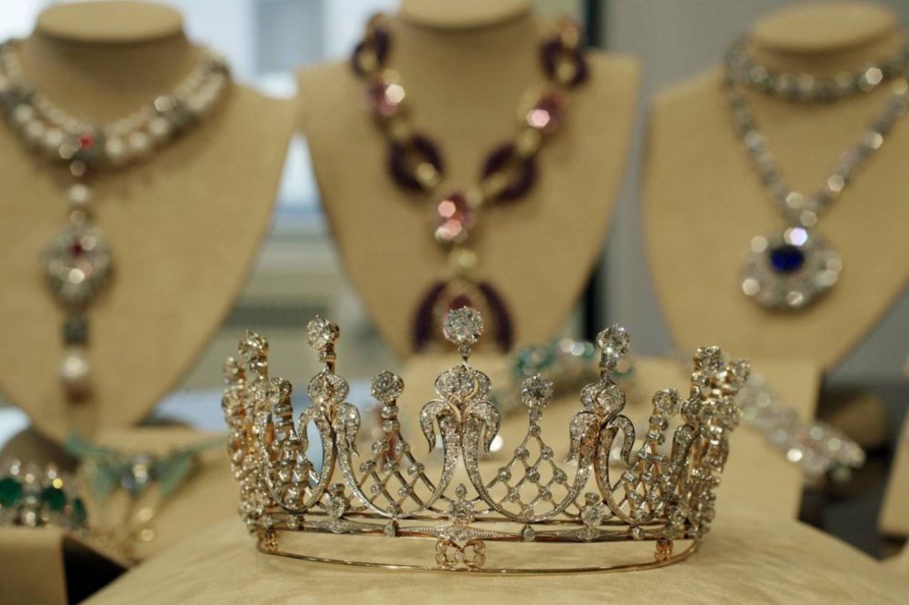 MOŽDA SU PINK PANTERI: U Parizu opljačkana zlatara, ukraden nakit od 100.000 evra