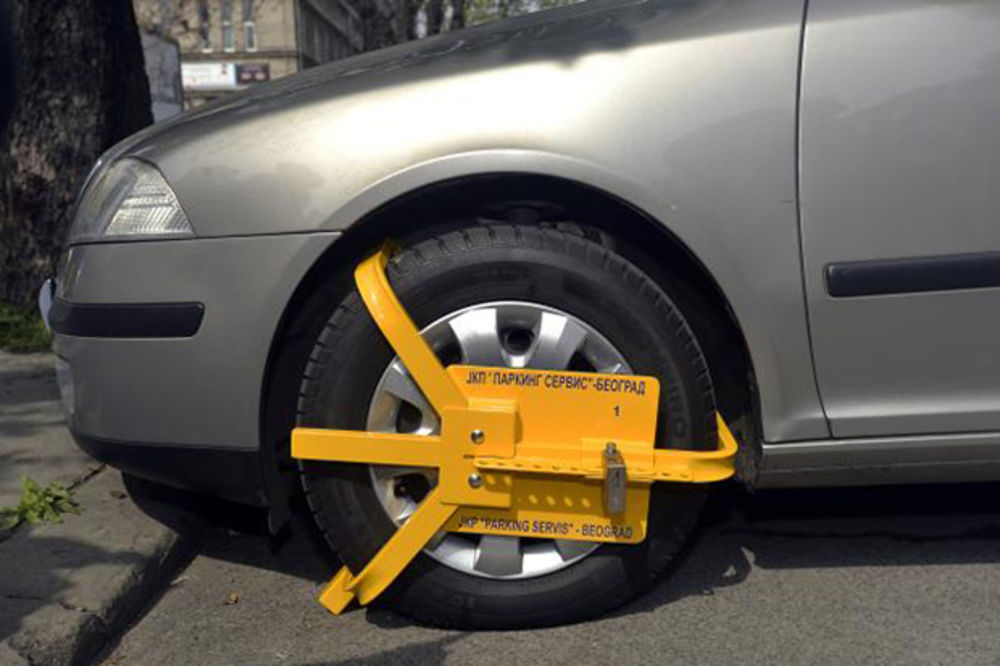 JKP PARKING SERVIS: Počela blokada lisicima stranih vozila!