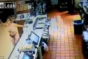 GOLIM GRUDIMA RASTURILA MEK: Pogledajte, naga žena demolira Mekdonaldsov restoran!