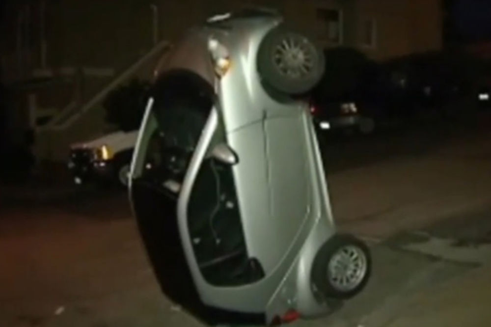 LUDILO U SAN FRANCISKU: Maskirani vandali prevrću parkirane smartove, niko ne zna zašto!