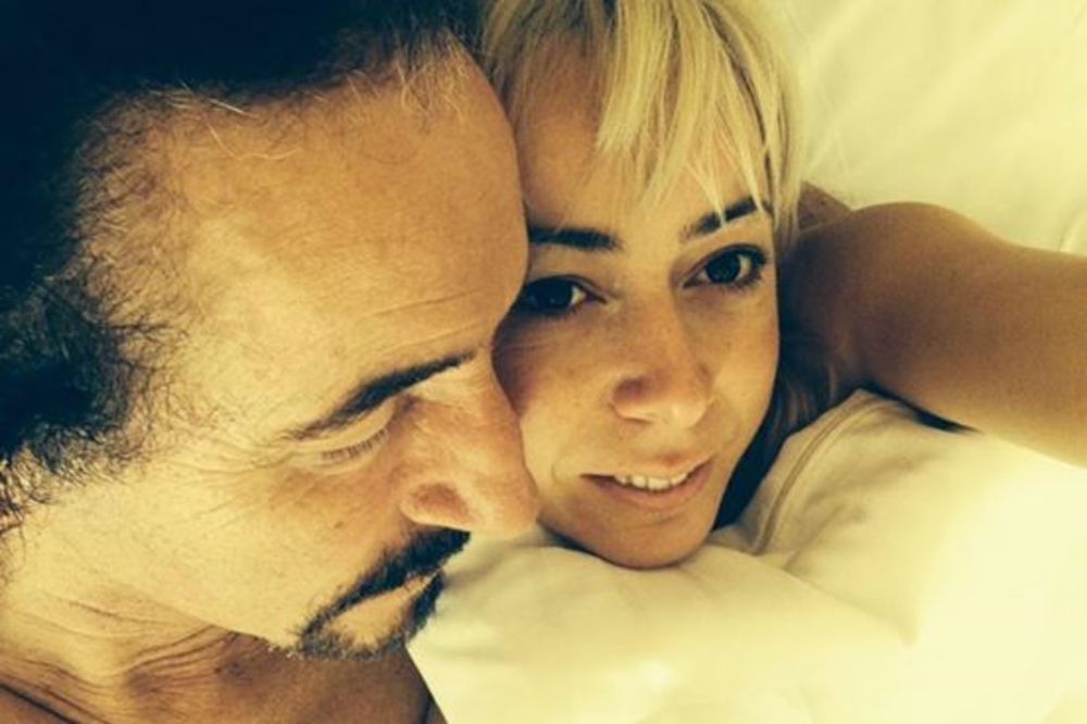 PRATI TRENDOVE: Željko Bebek objavio selfi iz kreveta sa suprugom