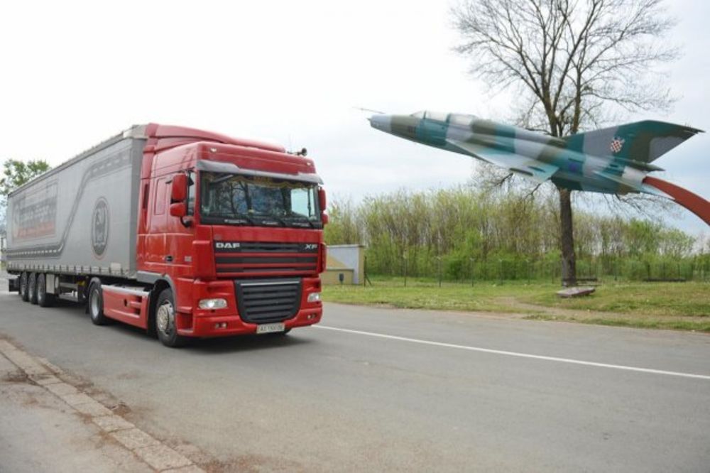 ZAGREB: Hrvatski MiG-21 sa remonta iz Ukrajine stigao na kamionu!