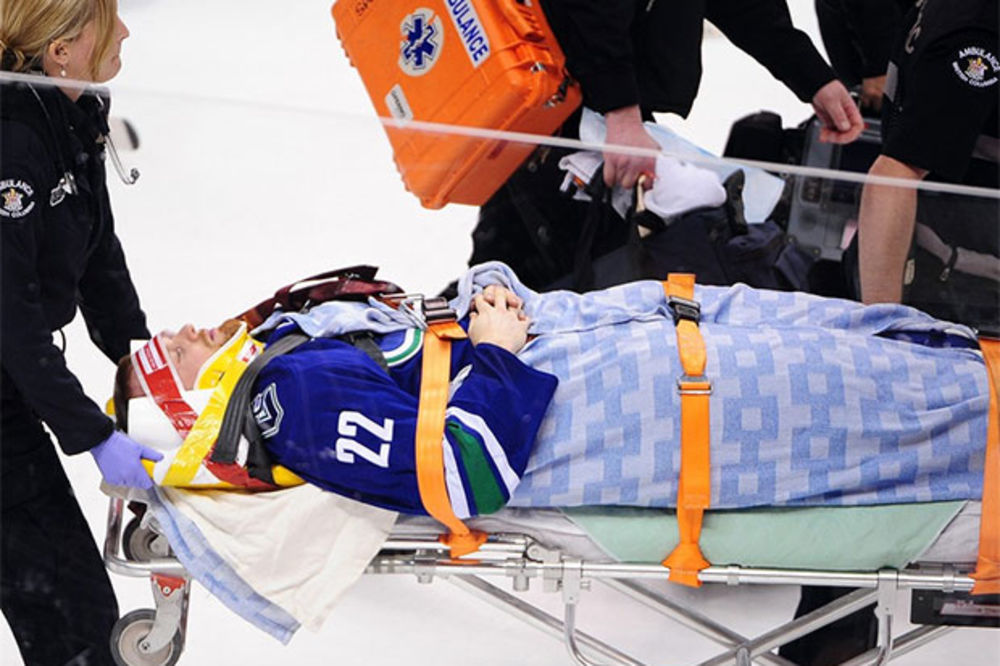 UŽAS NA LEDU: Pogledajte strašnu povredu hokejaša Vankuvera