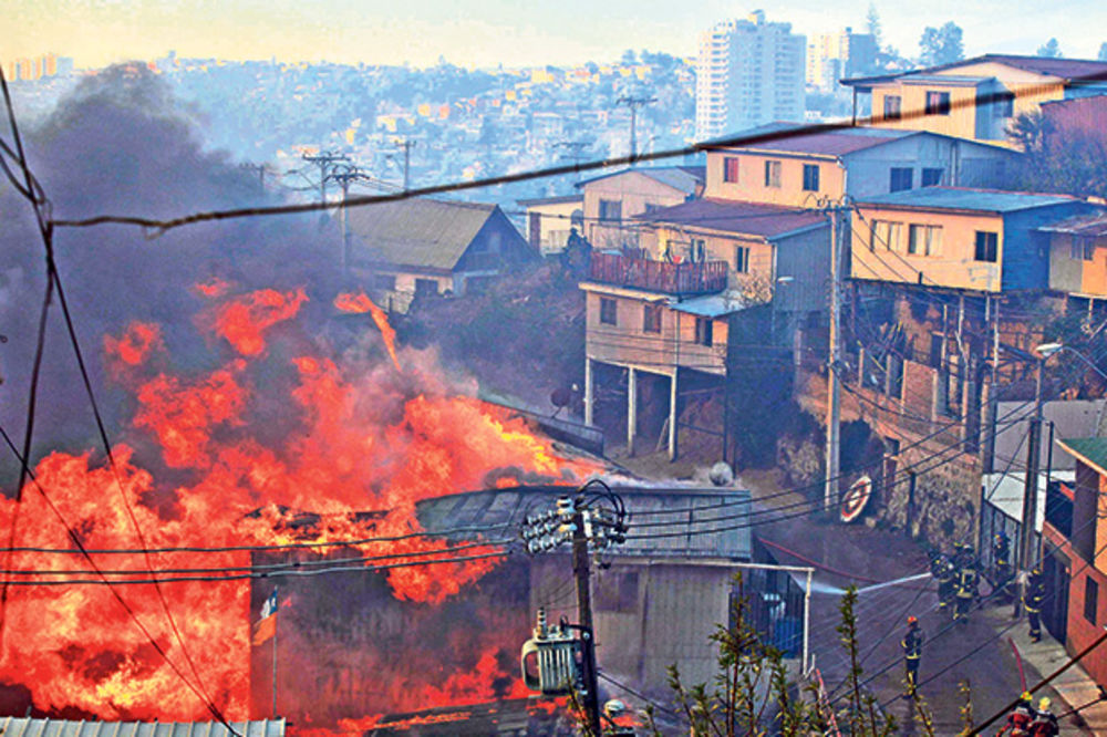 UŽAS: Vatra razorila pola čileanskog grada!