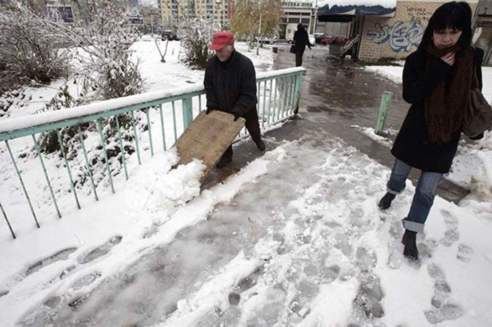 BELI APRIL: Sarajevo osvanulo pod snegom, zabeleli se Hrvatska i Crna Gora
