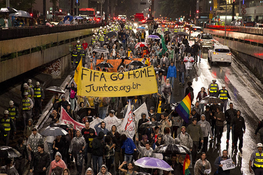 PROTESTI NE JENJAVAJU: U Sao Paulu uhapšena 54 demonstranta, štrajk u Rio de Žaneiru