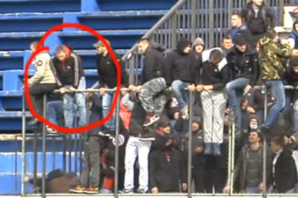 UMALO TRAGEDIJA: Pogledajte kako navijač Zvezde pada sa ograde stadiona u Pazaru