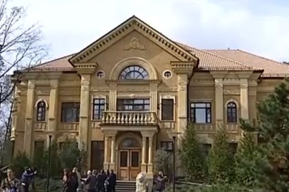 POGLEDAJTE: Ovo je raskošna vila u kojoj je živeo Viktor Juščenko