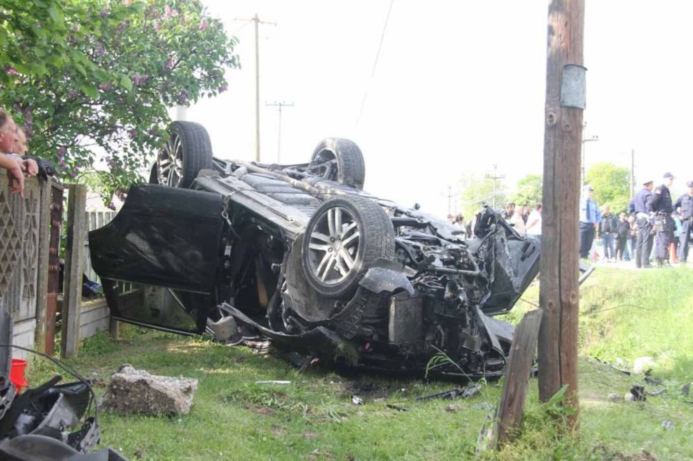 TRAGEDIJA KOD ŠAPCA: 4 poginulo u saobraćajnoj nesreći, među njima i trudnica!