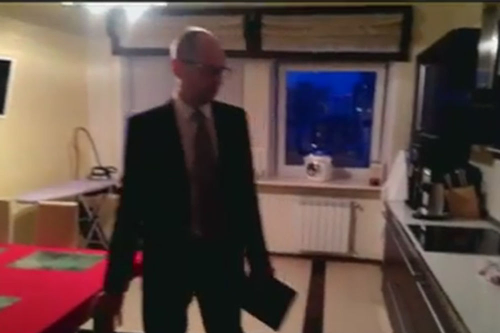 (VIDEO) Pogledajte kako izgleda stan ukrajinskog premijer Arsenija Jacenjuka