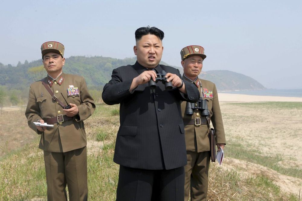 POGINULO 500: Kim Džong Un streljao 4 inženjera jer se srušio soliter!