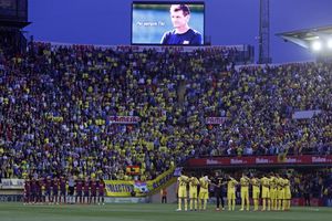 PLAKALI ZA TITOM: Fudbaleri Barselone se u suzama oprostili od Vilanove