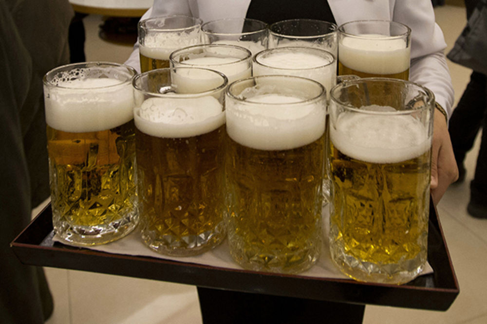 VRAĆENA BRATSKA POMOĆ DOBOJU: Crnogorci umesto vode poslali pivo!