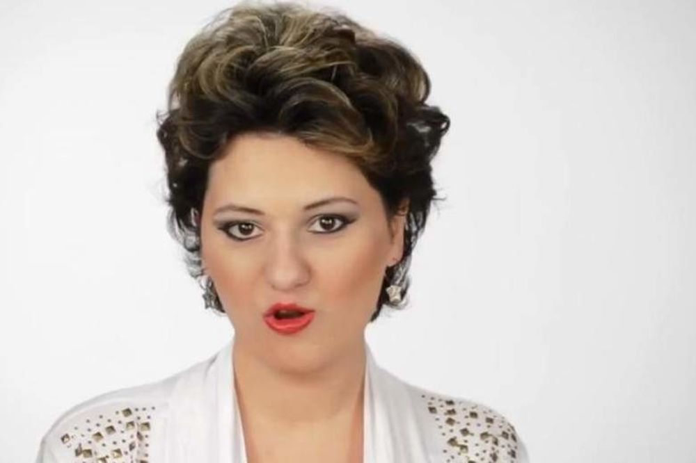 URNEBESNO: Doris Bizetić častila fanove novom pesmom i spotom!