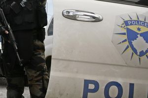 NASTAVLJA SE KURTIJEV TEROR: Srbin uhapšen pred suprugom i petoro dece zbog objave na Fejsbuku!