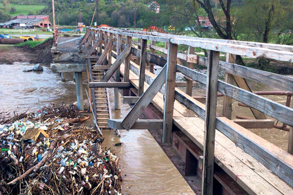 Ibar odneo most i poplavio Leposavić