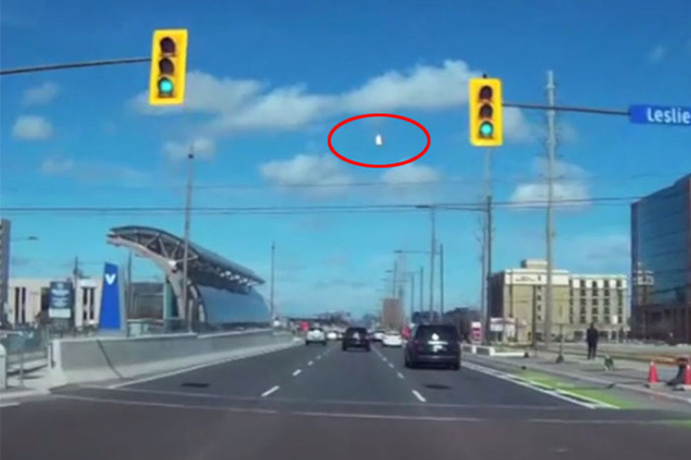 POGLEDAJTE: Meteor nad Kanadom eksplodirao u po bela dana! (VIDEO)
