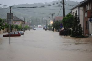 ALŽIRCI NAM POMAŽU: Poplavljenima 500.000 dolara