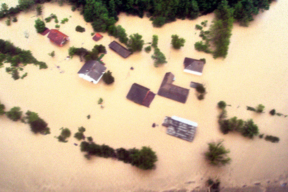 KATAKLIZMA: Potresne slike evakuacije stanovništva iz potopljenog Obrenovca