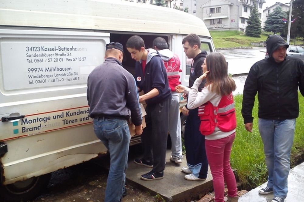 Pomoć sa Kosova stiže poplavljenim područjima