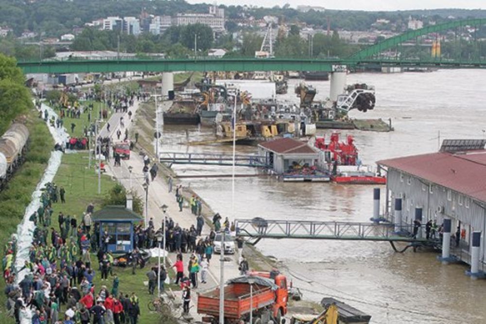 SAVA GLAVNA PRETNJA: Evakuisani Barič, Ostružnica i Umka, talas stiže i do Beograda