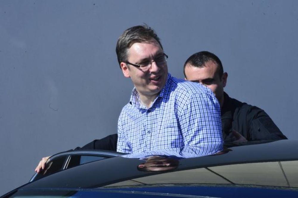 Vučić: Svi koji pljačkaju skupo će platiti, komandanti policije imaju striktna naređenja!