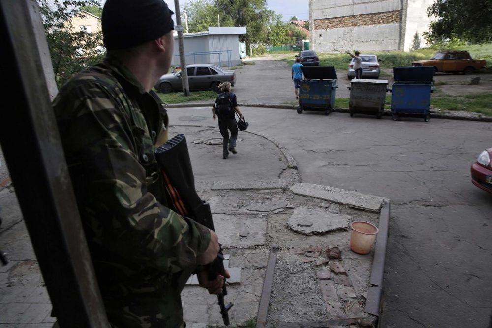 ULIČNE BORBE: Ukrajinski vojnici ušli u Šahtjorsk stanovništvo beži!