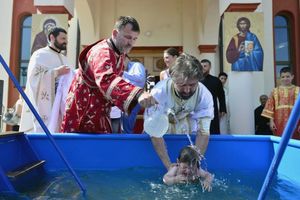 BARAJEVO: Zajedničko krštenje 150 ljudi u hramu Svetog Save!