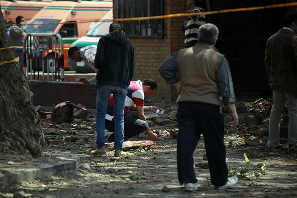 BOMBA U KAIRSKOM METROU: 8 povređenih u eksploziji ispred Univerziteta