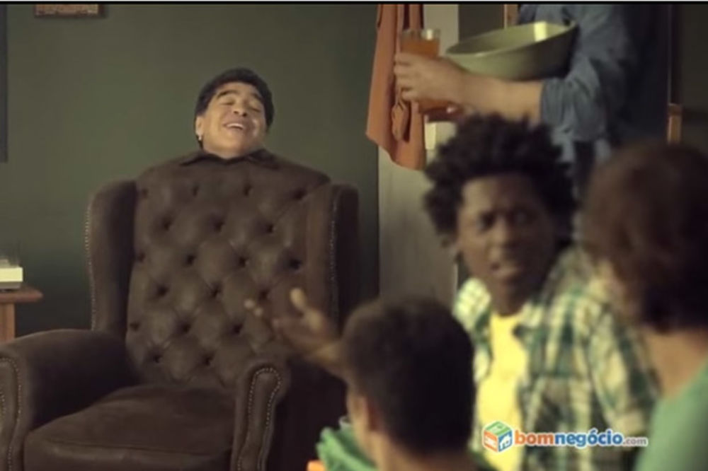 ARGENTINCI U GLAVNIM ULOGAMA: Maradona iskače iz fotelje, mali Brazilci vređaju Mesija