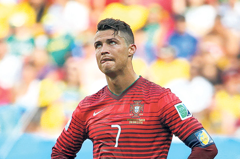 MISTERIJA: Ronaldo laže svog malog sina o majci