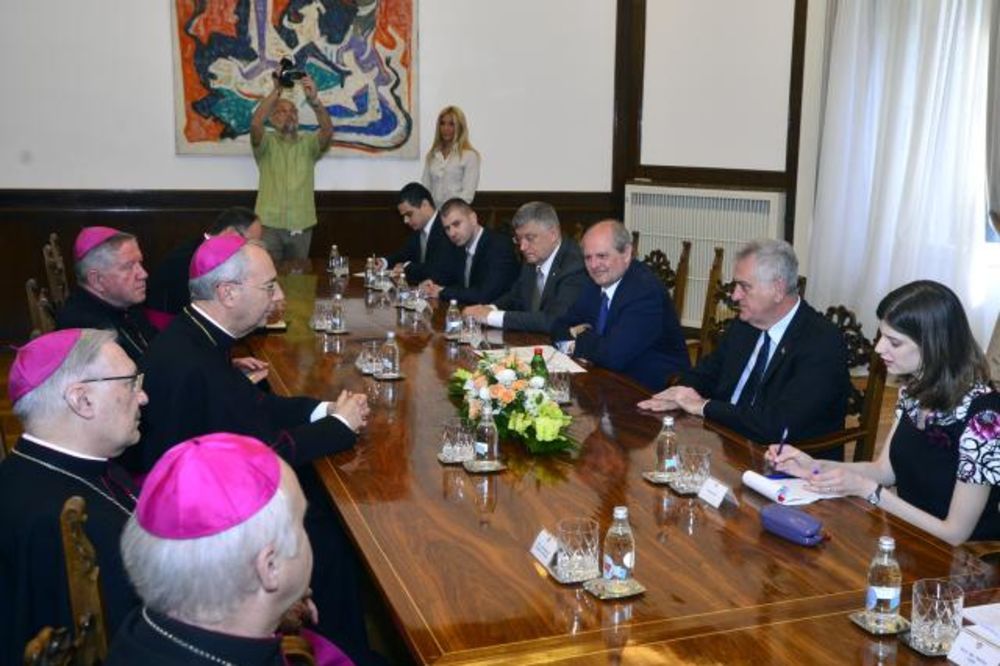 Nikolić: Vatikan, vođen principima, ne priznaje Kosovo