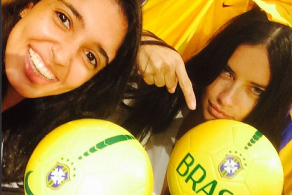 ADRIJANA LIMA UZ FUDBALERE: Vamos Brazil!