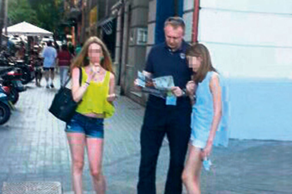 KURIR NA LICU MESTA: Đilas se sa ćerkama izgubio u Barseloni!