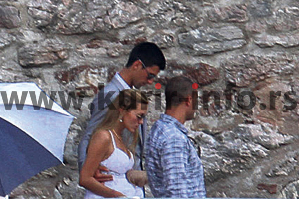 EKSKLUZIVNE FOTKE: Novak i Jelena donirali novac crkvi u kojoj su venčani!
