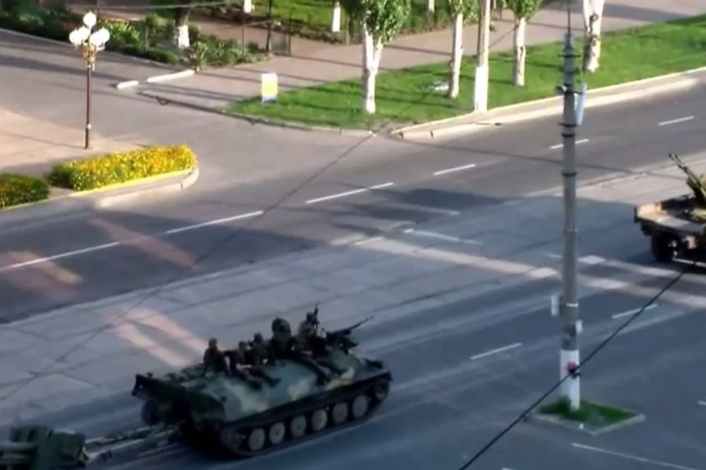(VIDEO) UŽIVO DAN 146: U Lugansk ušle dve kolone tenkova Narodne vojske