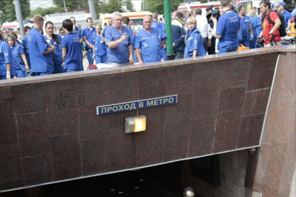 MOSKVA TUGUJE: Dan žalosti zbog pogibije 22 putnika u metrou