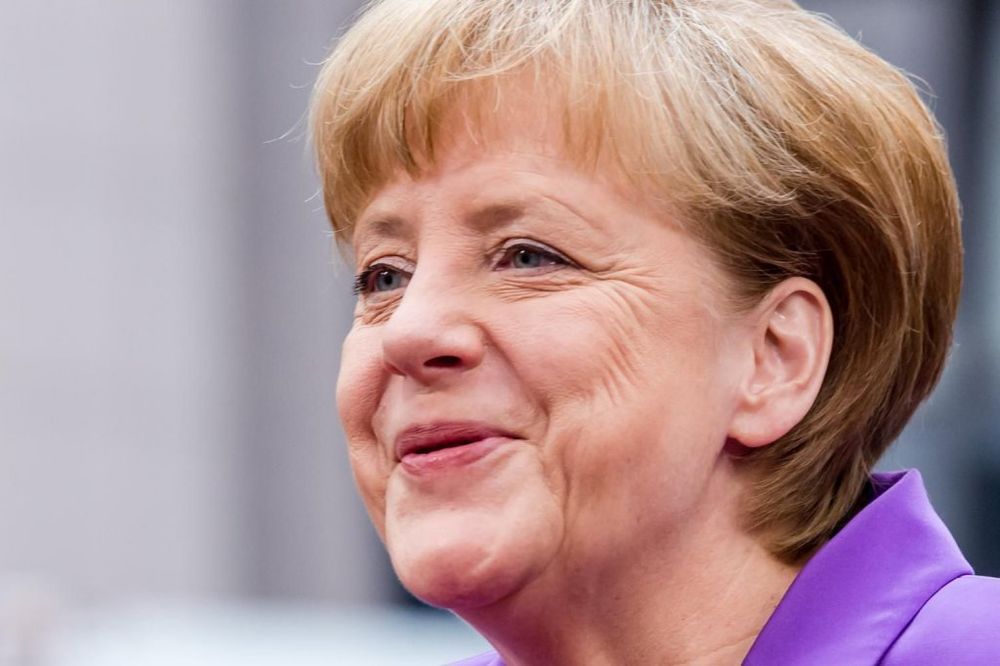 (VIDEO) OVO MORATE DA ČUJETE: Novinar pesmom čestitao Angeli Merkel rođendan