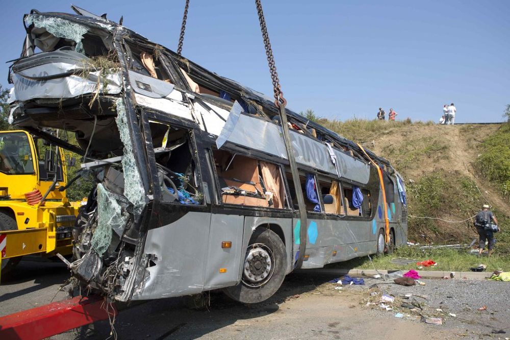 TEŠKA NESREĆA KOD DREZDENA: 9 mrtvih u sudaru tri autobusa