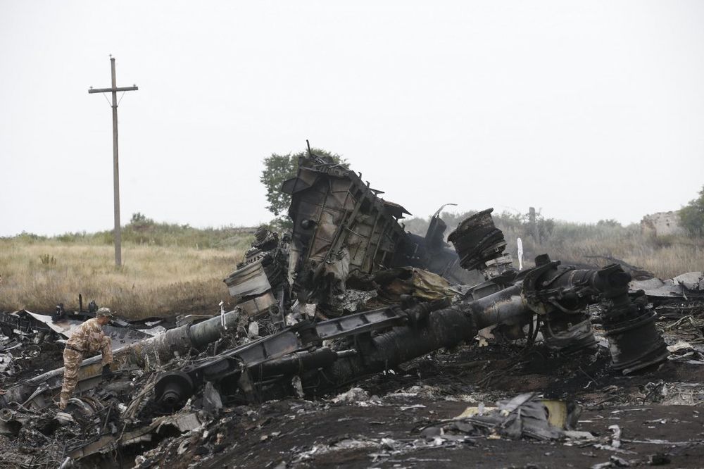 REPORTER PRETURAO PO LEŠEVIMA IZ MH17: Skaj njuz se izvinio zbog svog novinara!