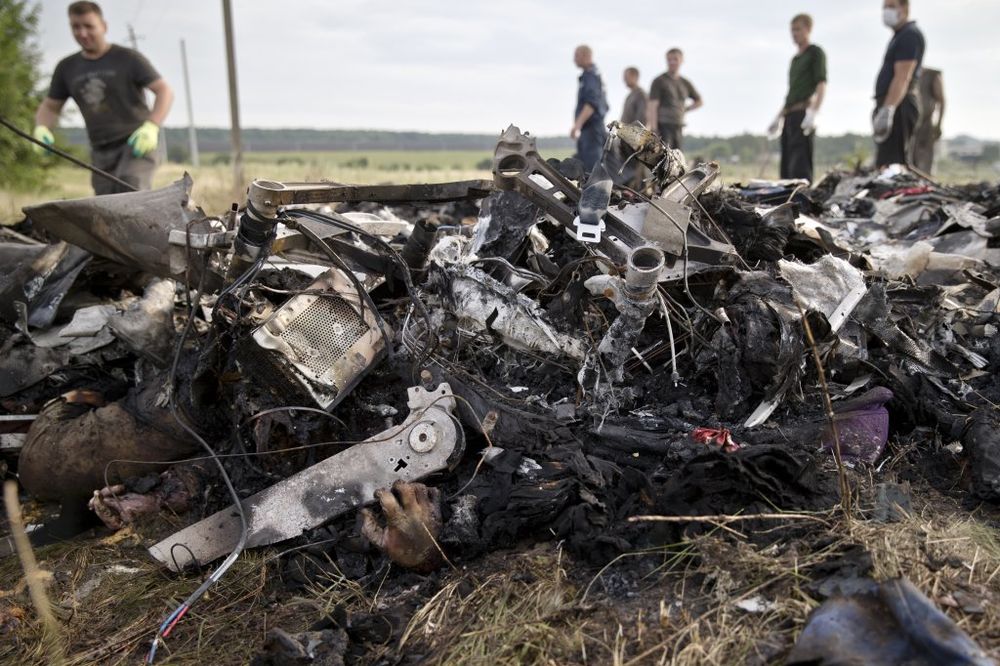 RASKOMADAN U LETU: Malezijski avion nad Ukrajinom bio pogođen velikim brojem projektila