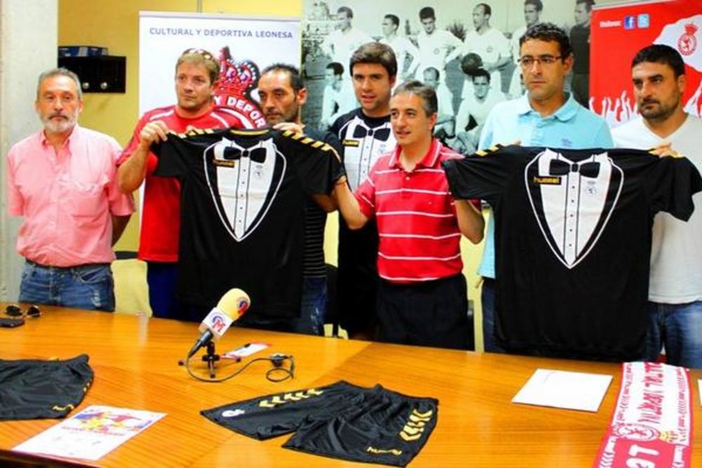 DRES ILI SMOKING: Pogledajte opremu fudbalera španskog trećeligaša