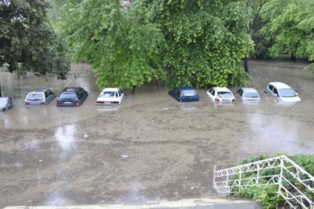 JAKO NEVREME: Kiša poplavila Bor i Valjevo!
