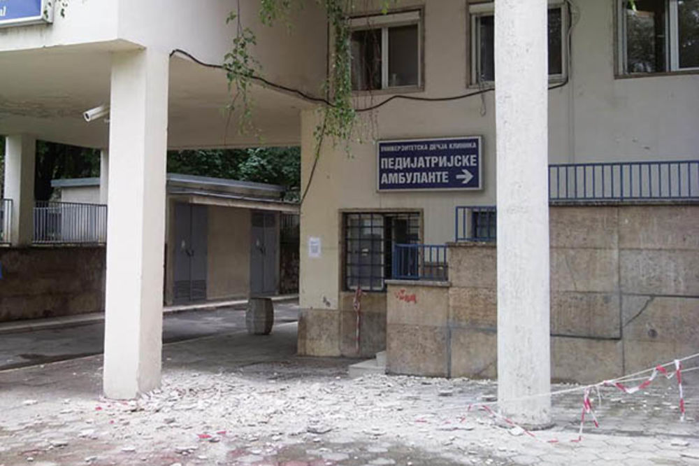 BEOGRAD: Urušio se deo fasade Dečije klinike u Tiršovoj!