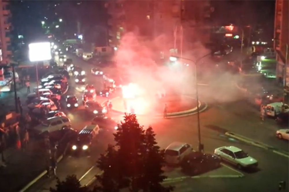 VIDEO: Pogledajte kako se titula vaterpolista slavila u Kosovskoj Mitrovici, Herceg Novom i Igalu